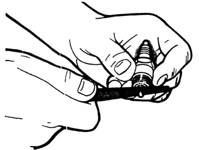 If necessary, file down the middle electrode with a rectangular file and remove the carbon deposits.