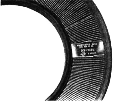 Caution: Do not wash the filter element with gasoline or lubricate it with oil.